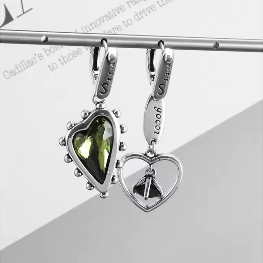 💚NWOT💚Green Heart Charm Earring Set